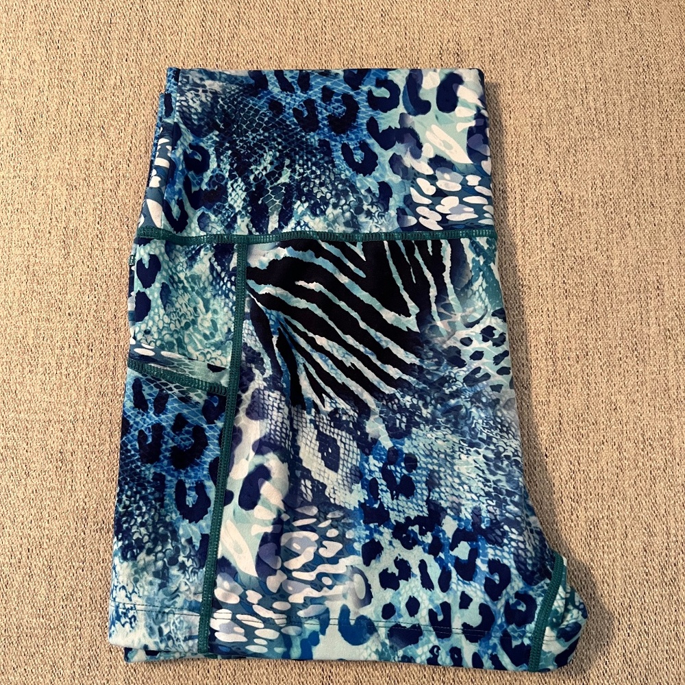 Constantly Varied Gear (CVG) Size Large 2.5 Inch Shorts - Wild Thing